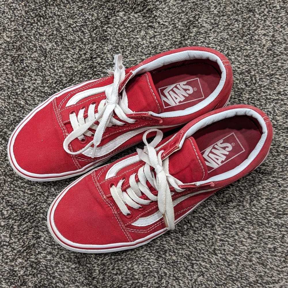 Vans Old Skool Low Top Sneakers in Red
